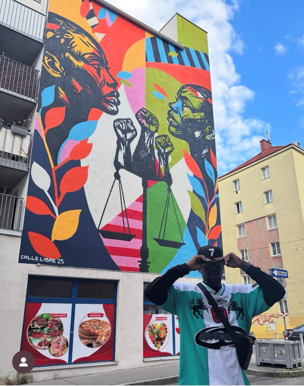 How to Draw a Mural Using Sketchar on Meta Quest VR Headset: The Case of Osa Seven
